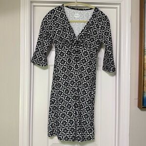 Southwind Hudson 3/4 Sleeve V-neck Dress Medium Petals Black and White